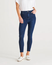 Load image into Gallery viewer, Betty Basics - Essential Jean
