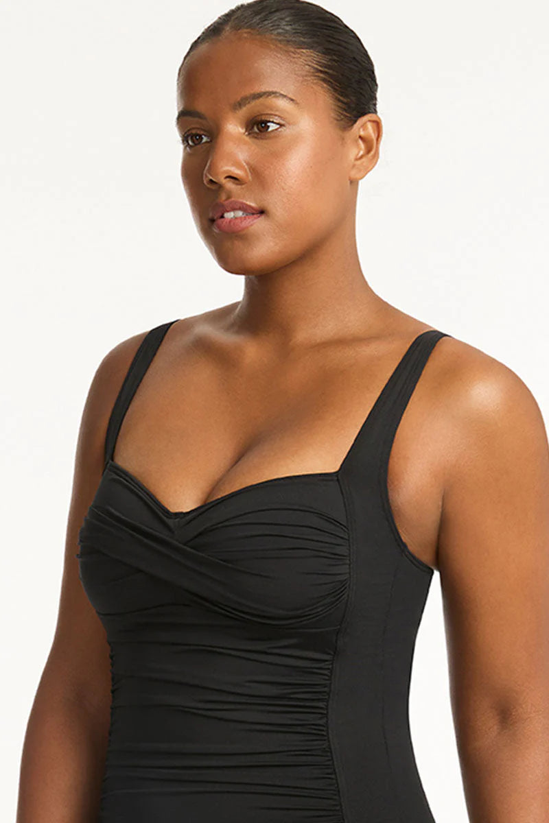 Sea Level - Essentials Twist Front Multifit Boyleg One Piece - Larx