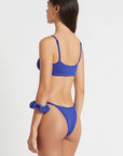 Bond-Eye - Larisa Brief