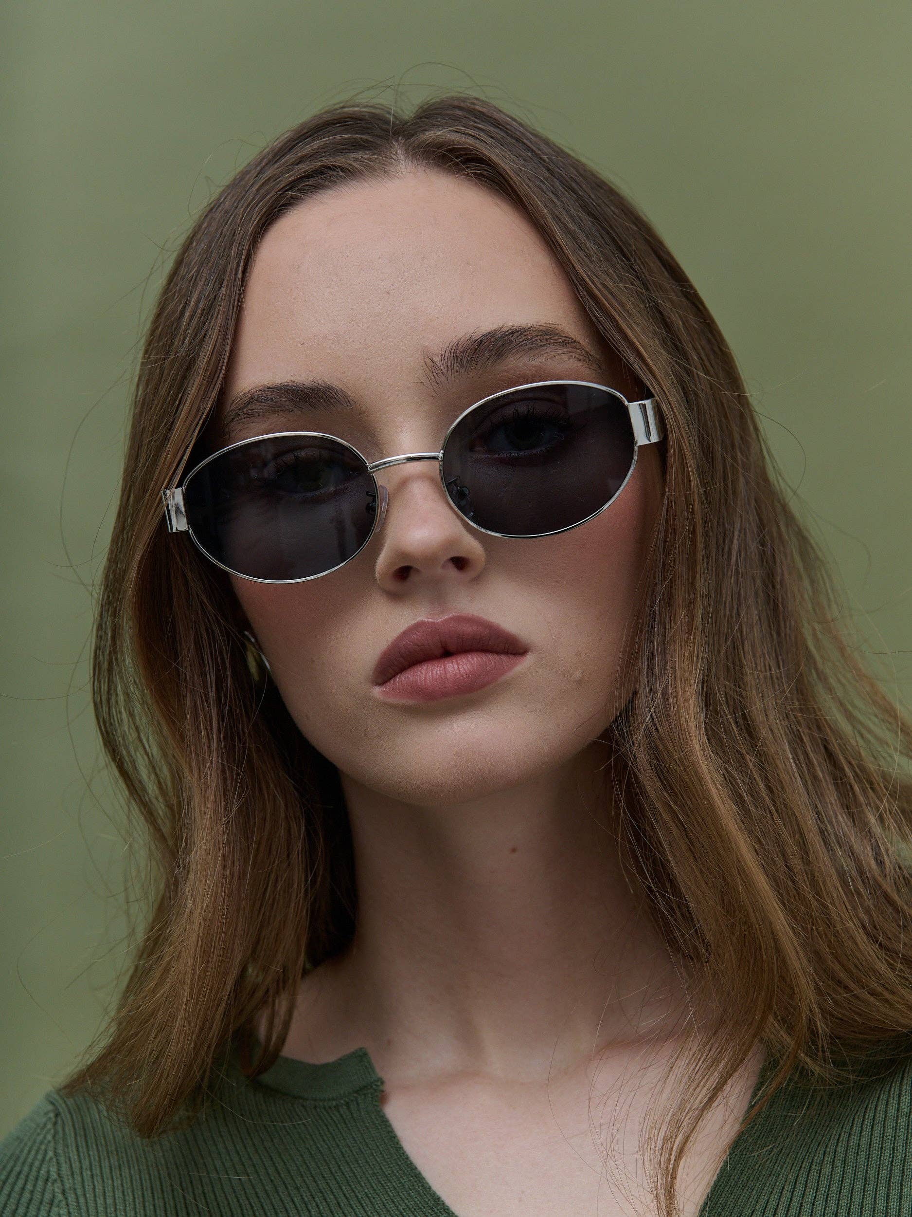 Round Silver Metal Oval Sunglasses in Black