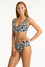 Load image into Gallery viewer, Sea Level - Deco Cross Front Multifit Bra
